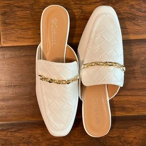 Flat mules
